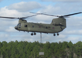 美军装备最新CH-47F重型直升机(1)